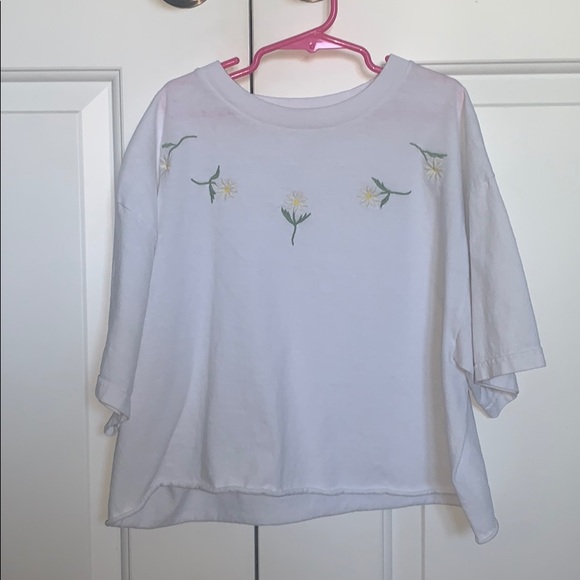 brandy melville white flower top - Picture 1 of 3